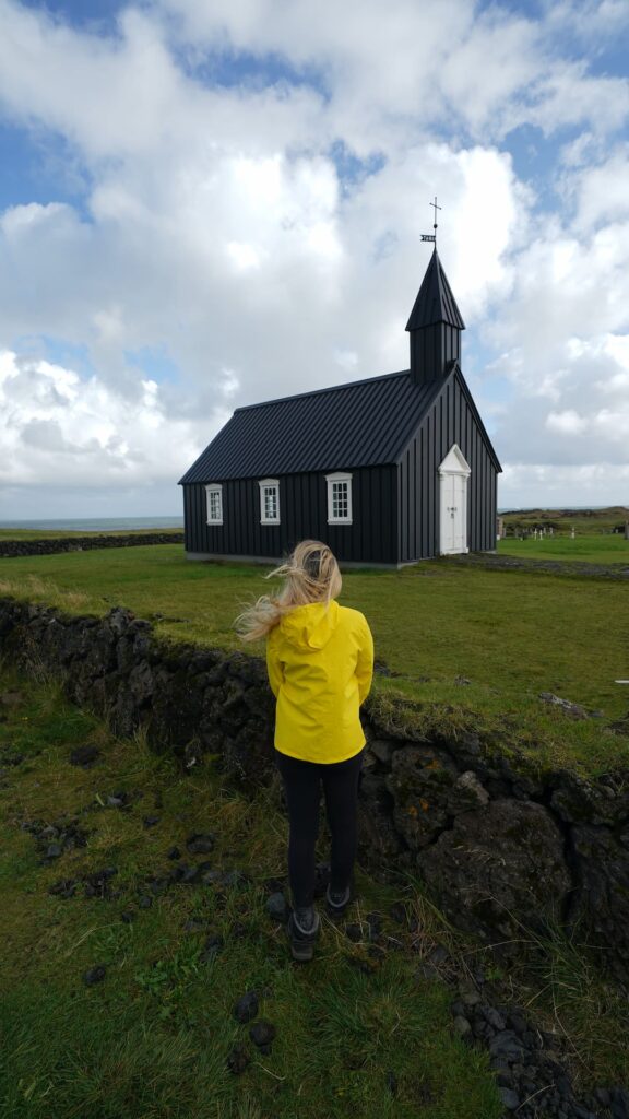 La famosa chiesa nera in Islanda