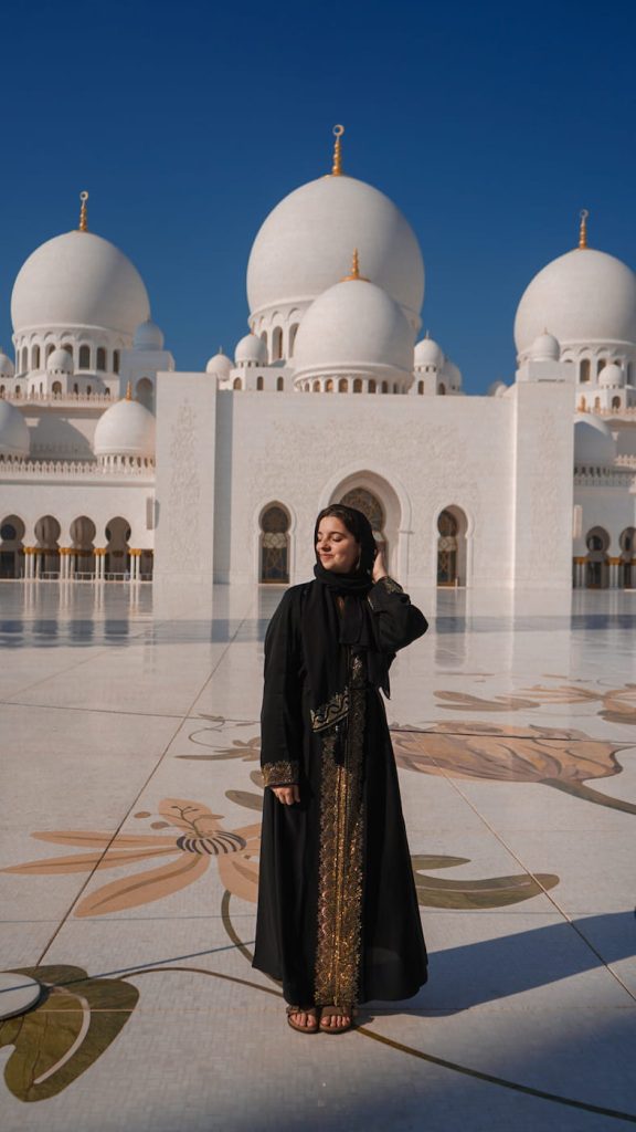 Abbigliamento adatto per visitare la Gran Moschea