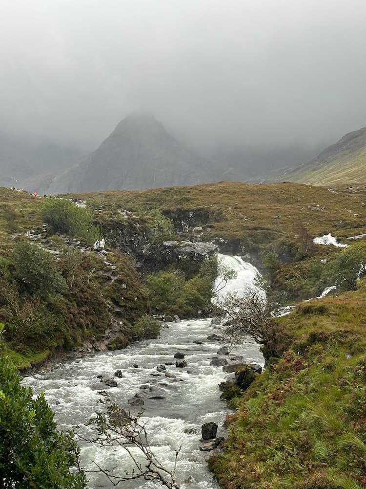 Trekking Fairy Pools